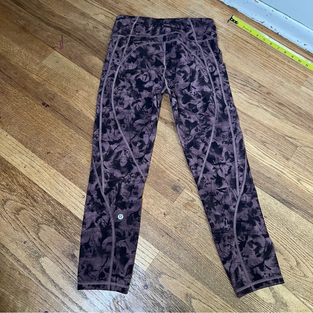 Lululemon All The Right Places Crop 23 Purple Floral Leggings Size 6 LW6BABS